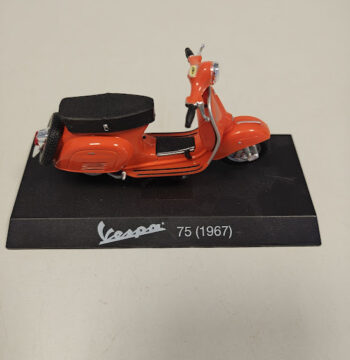 Modellino Vespa 75 Maisto 1967 Scala 118 Vintage Anni 2000