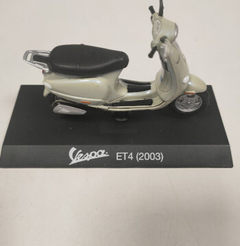 Modellino Vespa ET4 Maisto 2003 Scala 1:18 Vintage Anni 2000