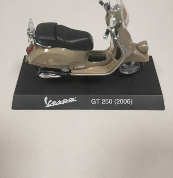 Modellino Vespa GT 250 Maisto 2006 Scala 1:18 Vintage Anni 2000