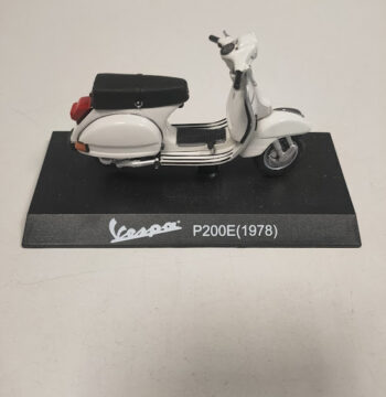 Modellino Vespa P 200 E Maisto 1978 Scala 1:18 Vintage Anni 2000