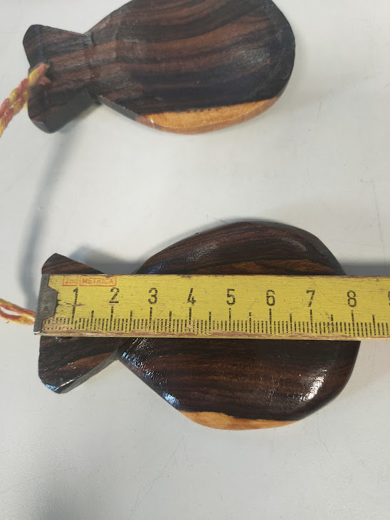 Nacchere Realizzate in Legno con Nappe Decorative di Colore Rosso e Giallo Anni '70