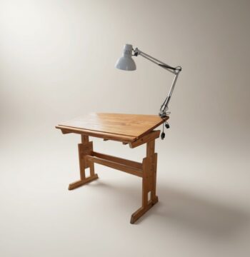 Scrivania con lampada