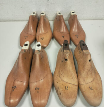 Lotto di 8 Forme per Scarpe in Legno Artigianali "FR Forlì" di Varie Misure Vintage Anni '50