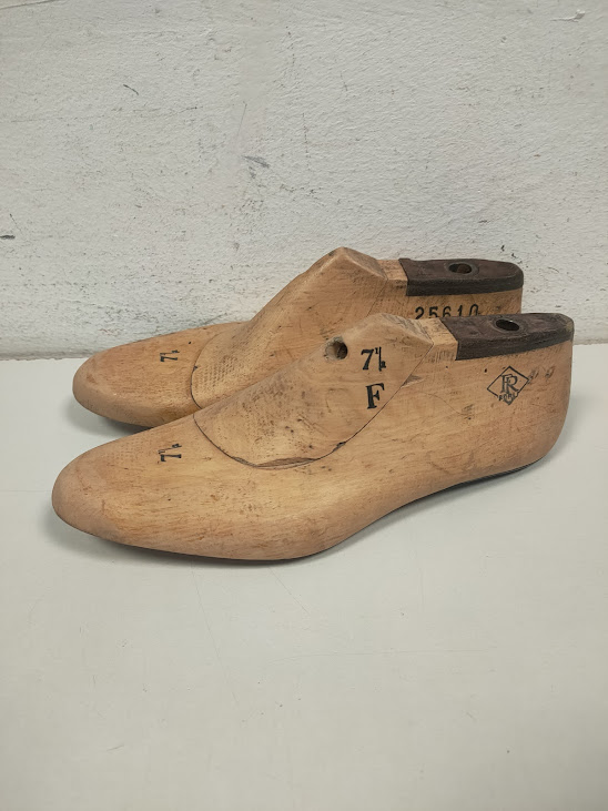 Lotto di 8 Forme per Scarpe in Legno Artigianali "FR Forlì" di Varie Misure Vintage Anni '50