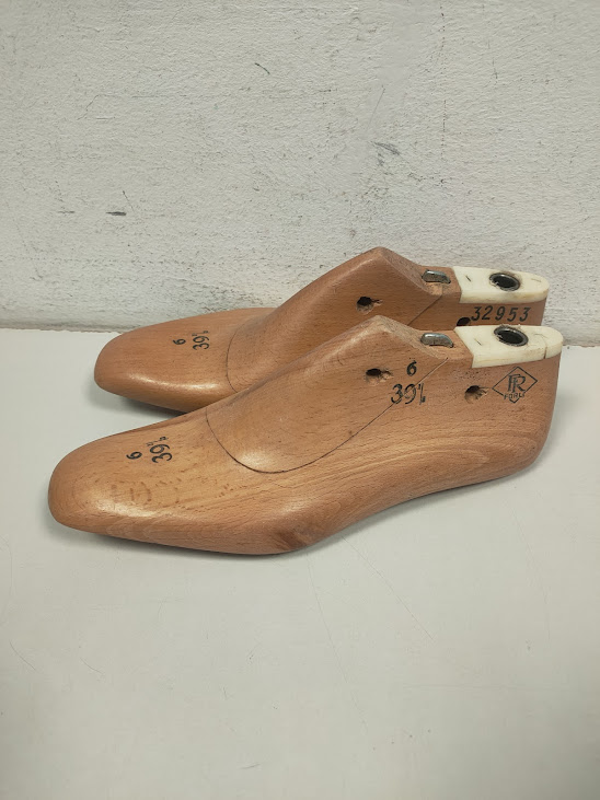 Lotto di 8 Forme per Scarpe in Legno Artigianali "FR Forlì" di Varie Misure Vintage Anni '50