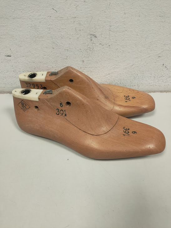 Lotto di 8 Forme per Scarpe in Legno Artigianali "FR Forlì" di Varie Misure Vintage Anni '50