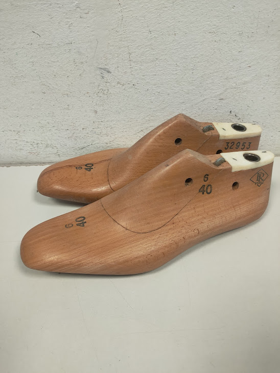 Lotto di 8 Forme per Scarpe in Legno Artigianali "FR Forlì" di Varie Misure Vintage Anni '50