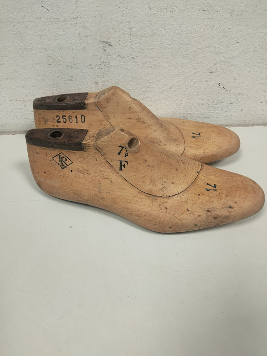 Lotto di 8 Forme per Scarpe in Legno Artigianali "FR Forlì" di Varie Misure Vintage Anni '50