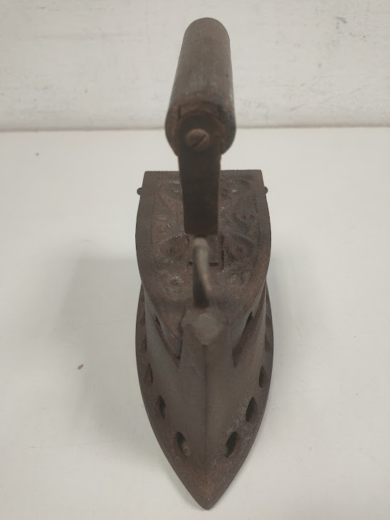 Antico ferro da Stiro a Carbone in Ghisa con Manico in Legno Vintage 1801/1900