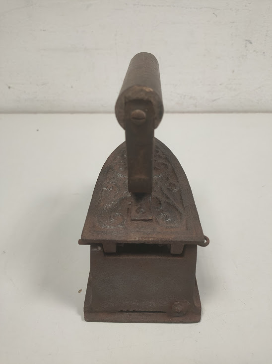 Antico ferro da Stiro a Carbone in Ghisa con Manico in Legno Vintage 1801/1900