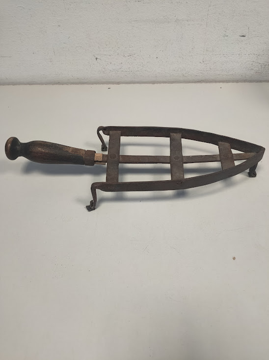 Antico Poggia Ferro da Stiro in Ferro Battuto con Manico in Legno Vintage