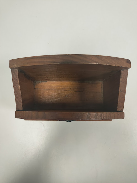 Scatola Vintage in legno a Tema Aeronautico con Marchio "Capt. Jacobs"
