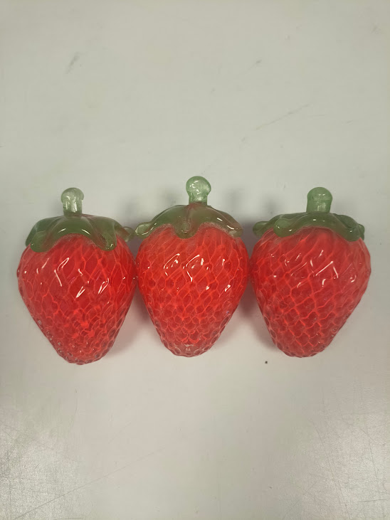 Set di Fragole Decorative in Vetro Soffiato o Cristallo Artificiale Anni 60-70