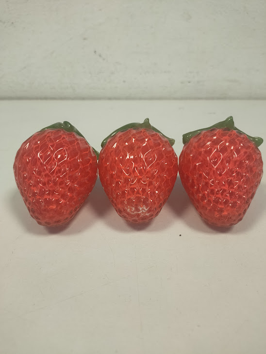 Set di Fragole Decorative in Vetro Soffiato o Cristallo Artificiale Anni 60-70