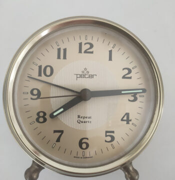 Sveglia "Peter" con Numeri Arabi e Lancette Luminose Vintage Anni '60