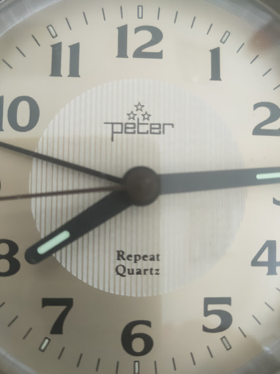 Sveglia "Peter" con Numeri Arabi e Lancette Luminose Vintage Anni '60