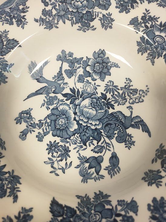 Piatto Enoch Wedgwood con Motivo "Asiatic Pheasants" in Ceramica Blu e Bianca anni 2000