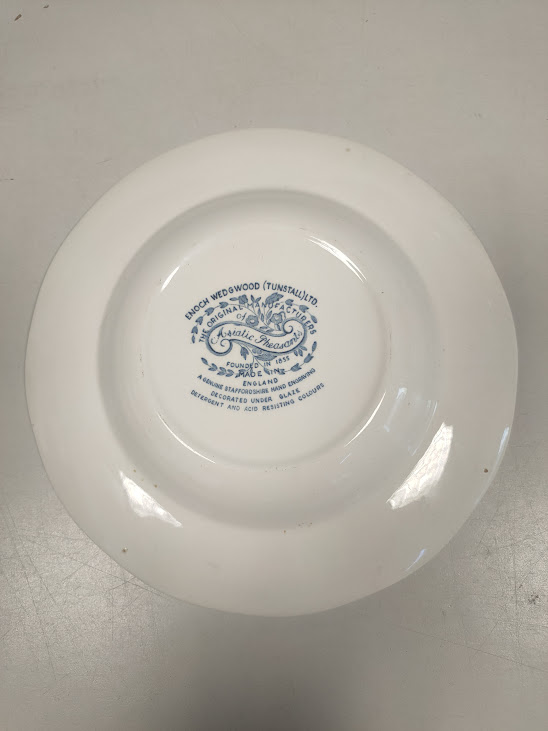 Piatto Enoch Wedgwood con Motivo "Asiatic Pheasants" in Ceramica Blu e Bianca anni 2000