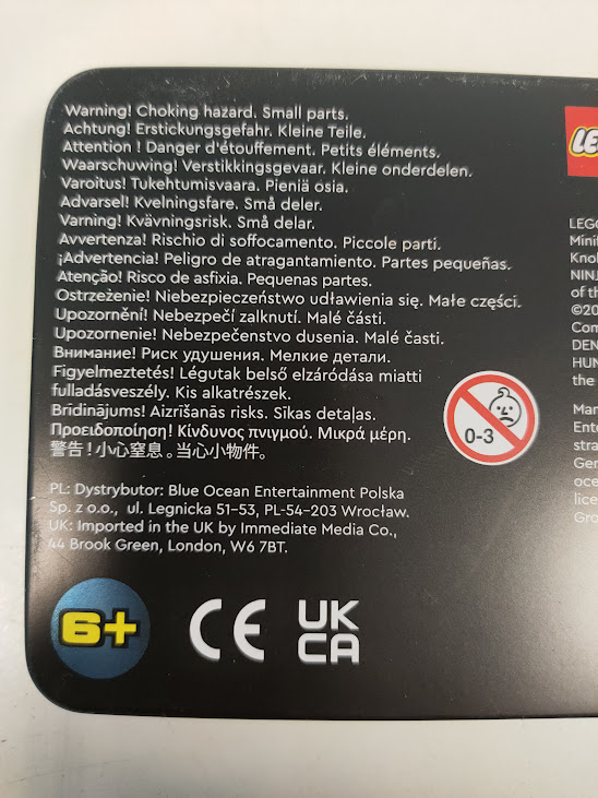 Scatola di Latta LEGO Ninjago Legacy Raffigurante un Duello tra Cole e Drix 2025