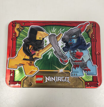 Scatola di Latta LEGO Ninjago Legacy un Duello tra Arin e Spectral Dragonian Scout 2025