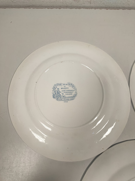 Set 3 Piatti in Ceramica Bianca e Blu con Motivo "The Hunter" Anni '80