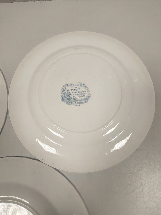 Set 3 Piatti in Ceramica Bianca e Blu con Motivo "The Hunter" Anni '80