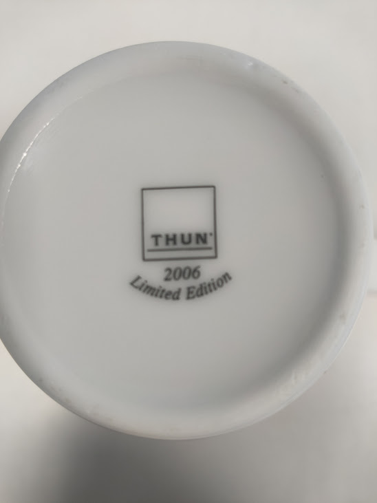 Tazza della "THUN" Realizzata in Porcellana Decorata a Mano con Motivo Natalizio