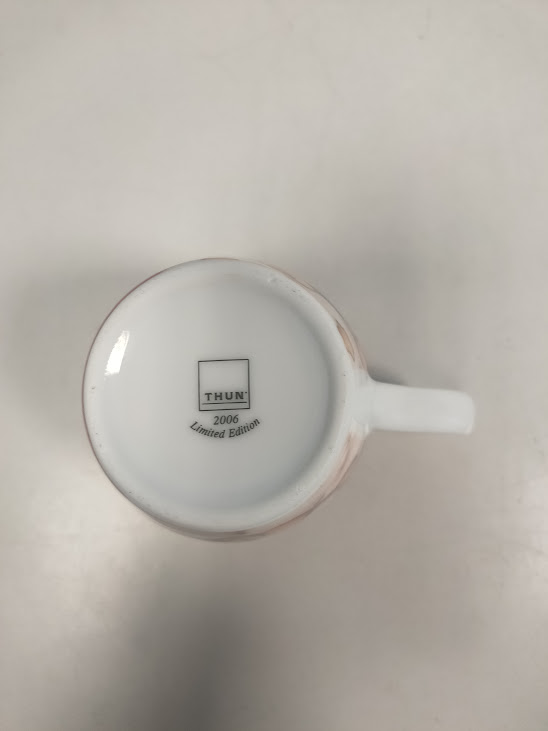 Tazza della "THUN" Realizzata in Porcellana Decorata a Mano con Motivo Natalizio