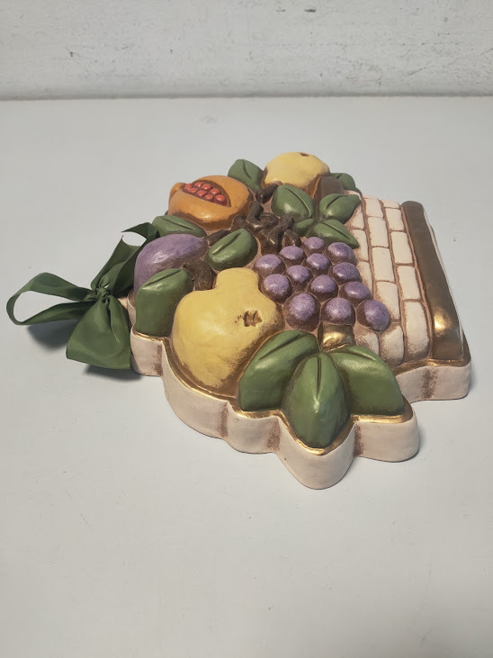 Ceramica da Parete della THUN Decorativa Raffigurante un Cesto di Frutta Anni 2000