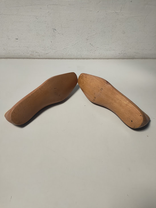 Forme per Scarpe in Legno e Metallo Usati per Modellare e Costruire le Calzature