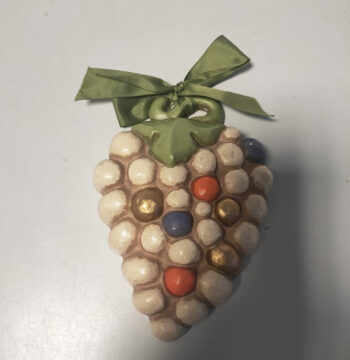 Formella Decorativa Thun in Ceramica a Forma di Grappolo D'Uva Vintage Anni 2000
