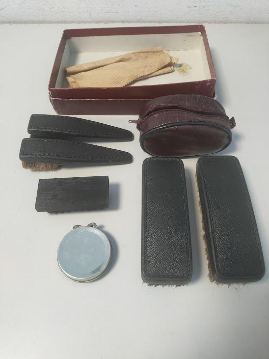 Kit per la pulizia delle scarpe da viaggio vintage Anni '60