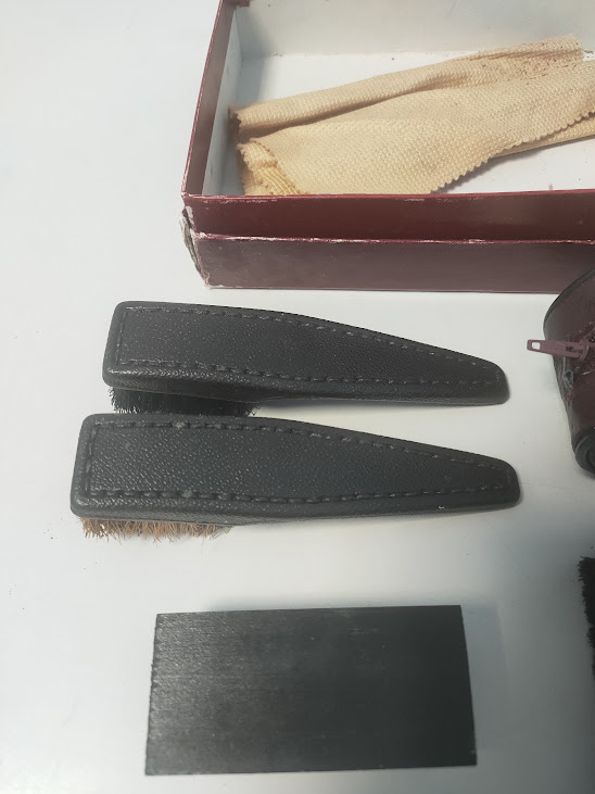 Kit per la pulizia delle scarpe da viaggio vintage Anni '60