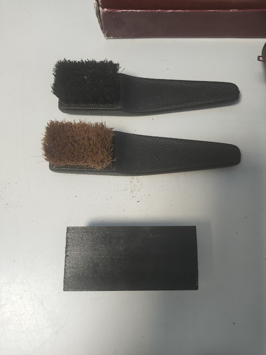 Kit per la pulizia delle scarpe da viaggio vintage Anni '60
