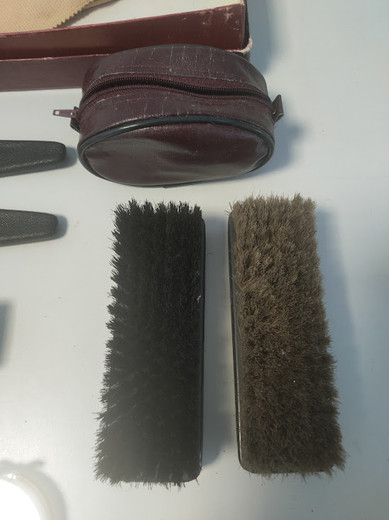 Kit per la pulizia delle scarpe da viaggio vintage Anni '60