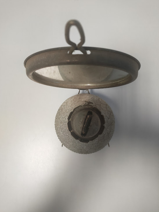Lampada a Petrolio D'Epoca Dotata di Specchio Riflettore Diffusa tra il 1890 e il 1940