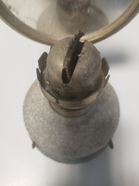 Lampada a Petrolio D'Epoca Dotata di Specchio Riflettore Diffusa tra il 1890 e il 1940
