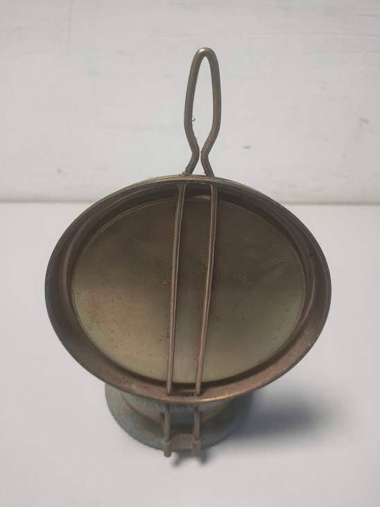 Lampada a Petrolio D'Epoca Dotata di Specchio Riflettore Diffusa tra il 1890 e il 1940