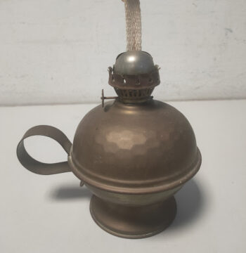 Lampada a Petrolio da Tavolo con Serbatoio Sferico in Metallo Vintage Anni dal dal 1871 al 1950