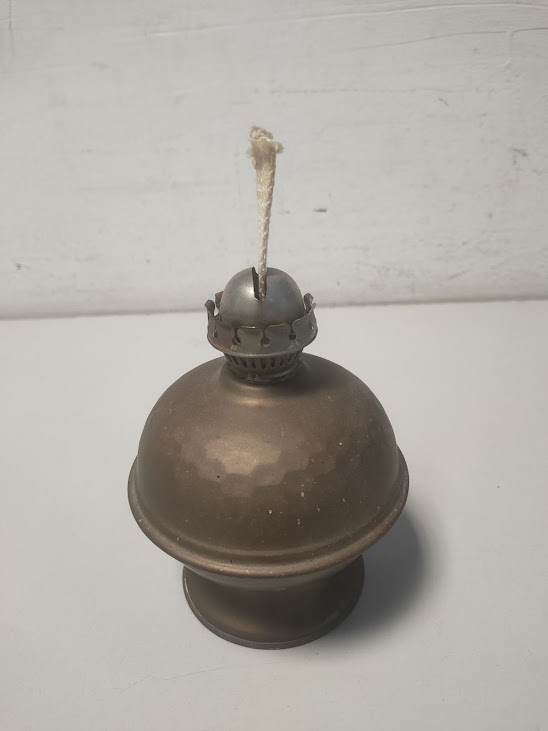 Lampada a Petrolio da Tavolo con Serbatoio Sferico in Metallo Vintage Anni dal dal 1871 al 1950
