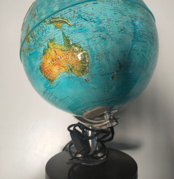 Mappamondo Luminoso con Rilievo Realizzato in Plastica da "Rico" Vintage Anni '70