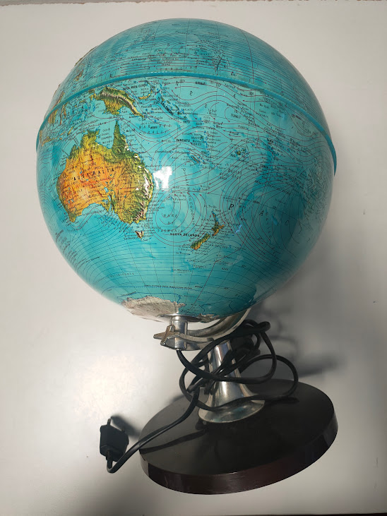 Mappamondo Luminoso con Rilievo Realizzato in Plastica da "Rico" Vintage Anni '70