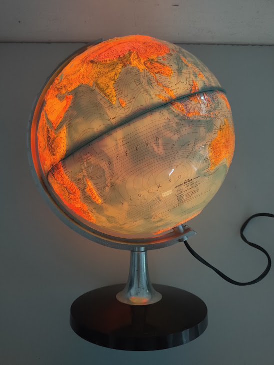 Mappamondo Luminoso con Rilievo Realizzato in Plastica da "Rico" Vintage Anni '70