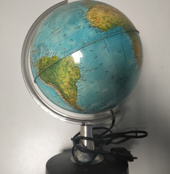 Mappamondo Luminoso da Tavolo Realizzato in Plastica da "Rico" Vintage Anni '80