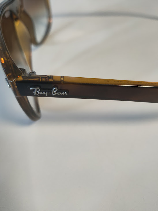 Occhiali da Sole Ray-Ban RB4147 Boyfriend Anno 2010