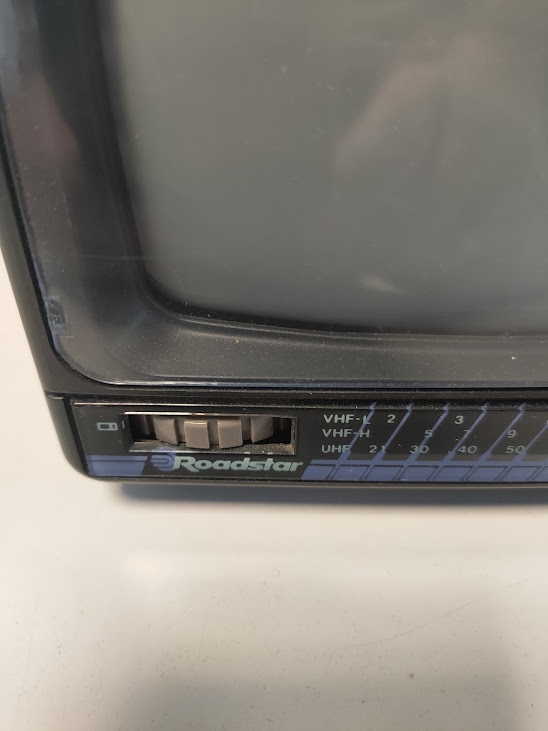 Piccolo Televisore Portatile in Bianco e Nero a Transistor Roadstar TV-400N