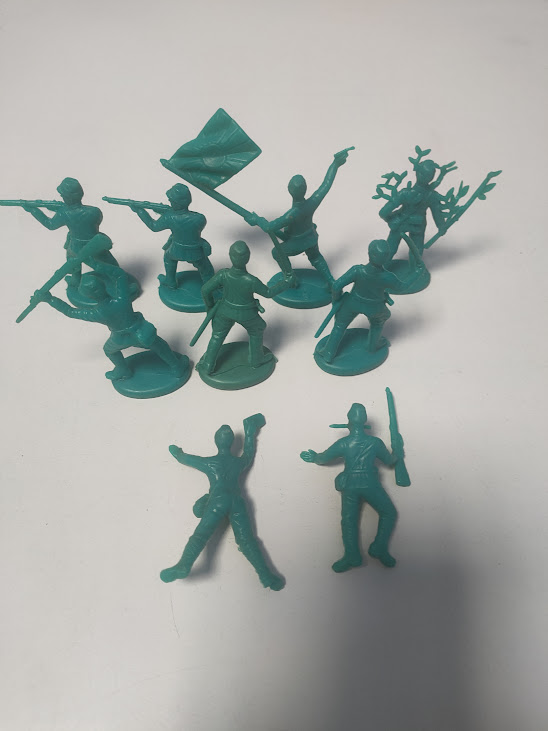 Piccoli Soldatini Giocattolo in Plastica di Colore Verde in Diverse Pose D'Azione Anni '70
